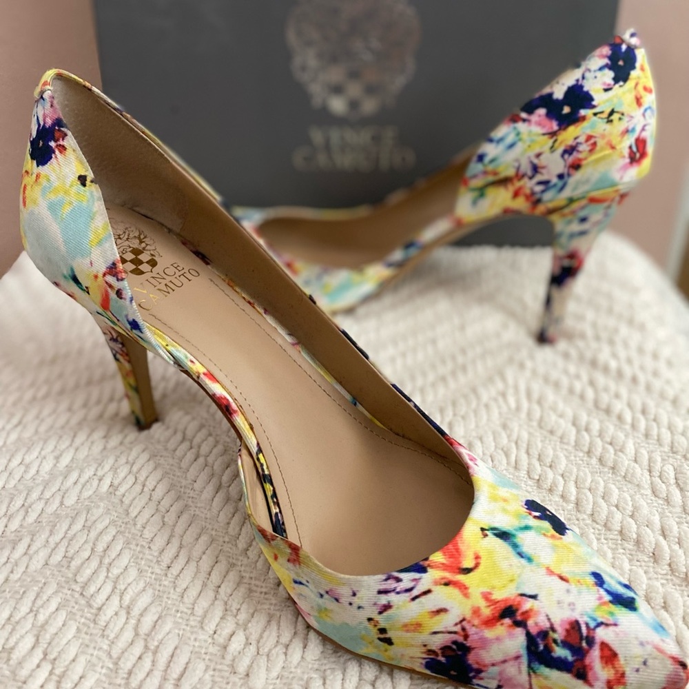 Vince Camuto multi color heel